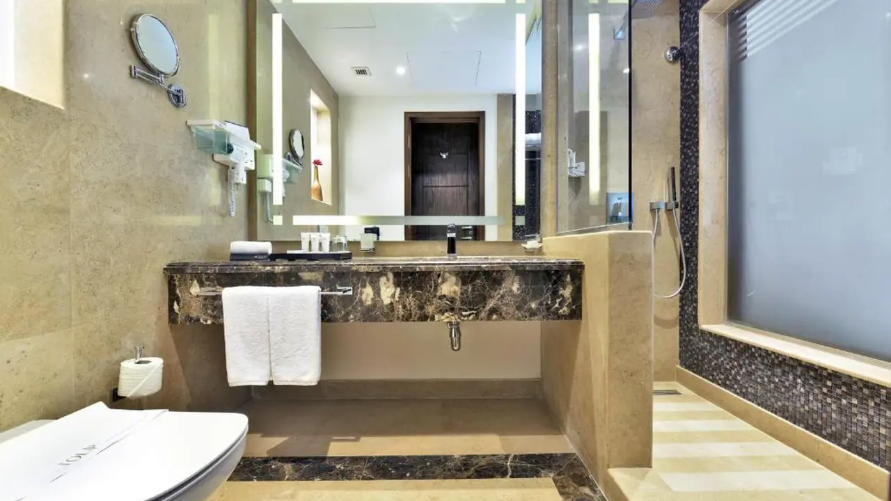 الفندق توليب الجلالة ماجستيك - العين السخنة